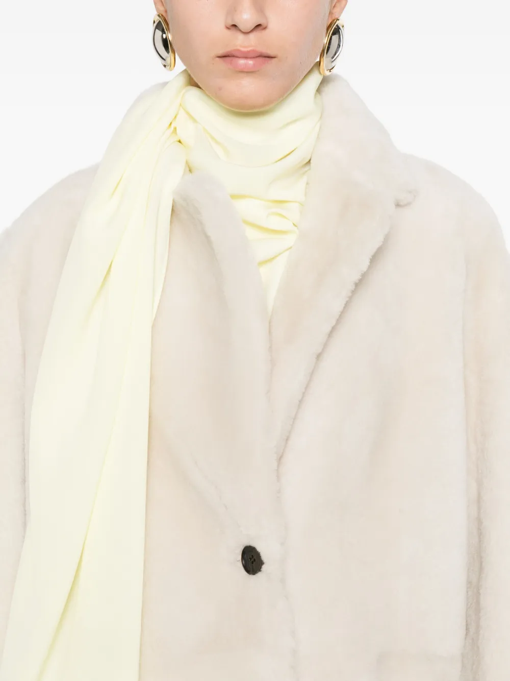 Arma Lamsleren jas met enkele rij knopen Beige