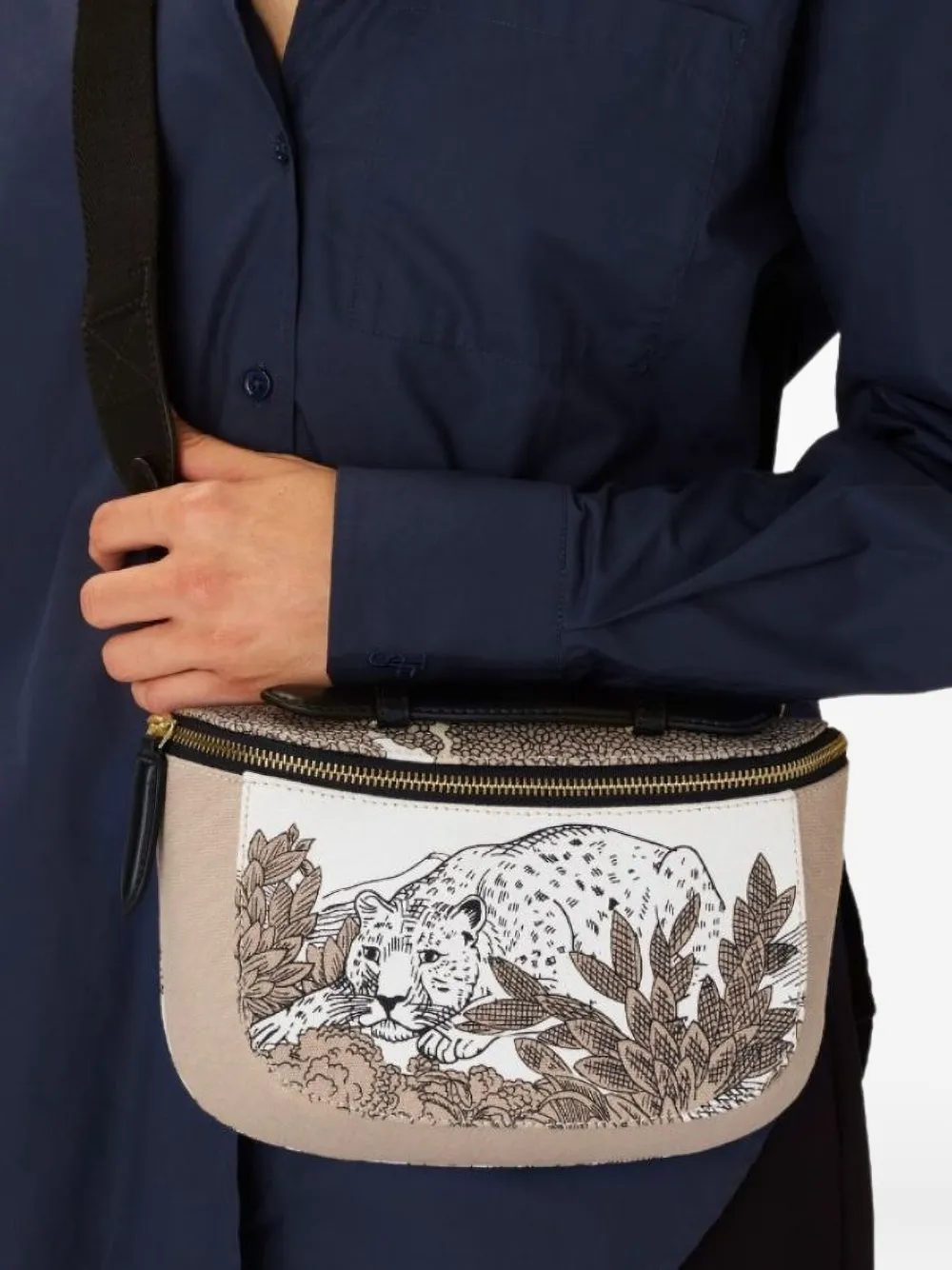 Inoui Editions Animal-print Top-handle Cross Body Bag In Brown