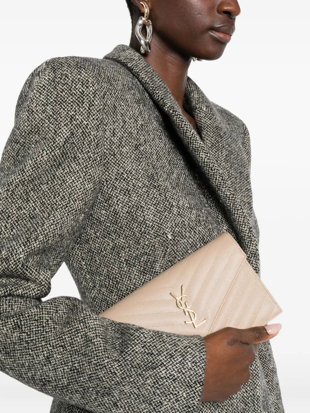 Saint Laurent Cassandre envelope shoulder bag | Image 2