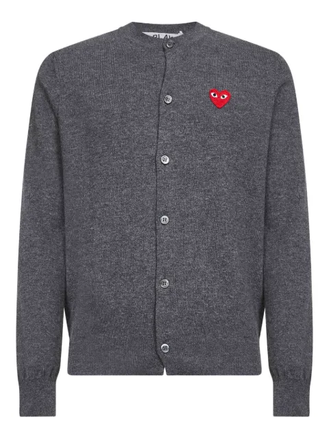 Comme Des Garçons Play cárdigan con botones y logo de corazón