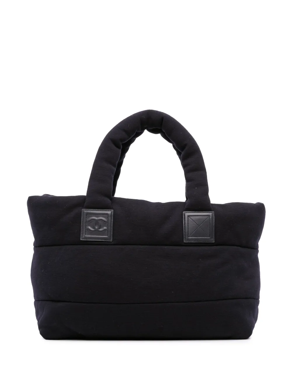 Сумка-тоут Coco Cocoon, бывшая в употреблении у CHANEL в 2009-2010 годах, из овечьей кожи среднего размера, двусторонняя, из трикотажа средней плотности.