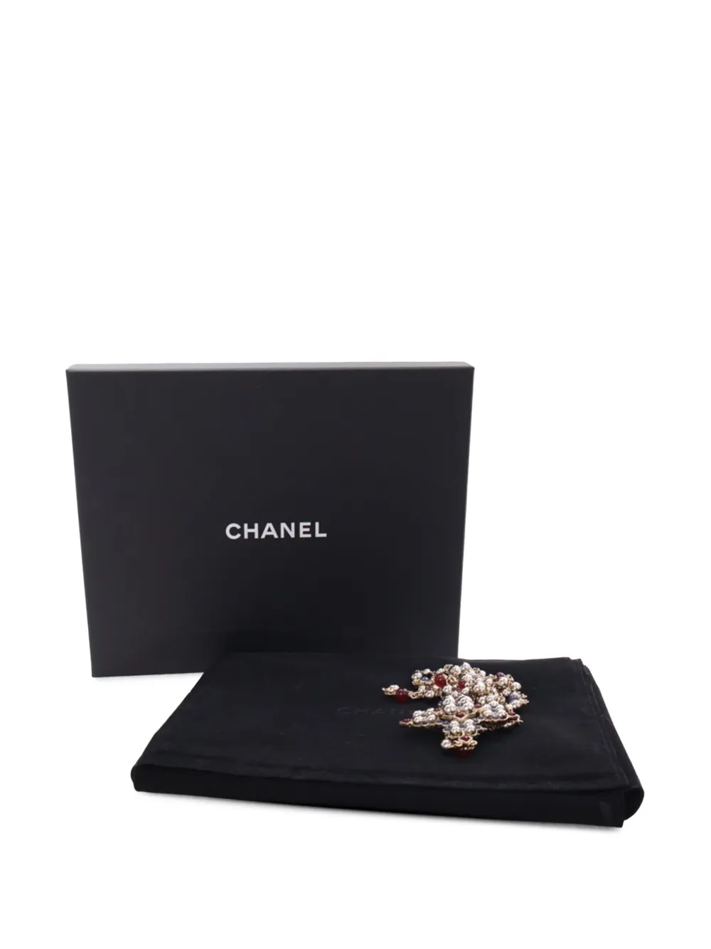 Pre-owned Chanel 1980-1990 Gold Plated Gripoix And Beaded Pendant Necklace Costume Necklace