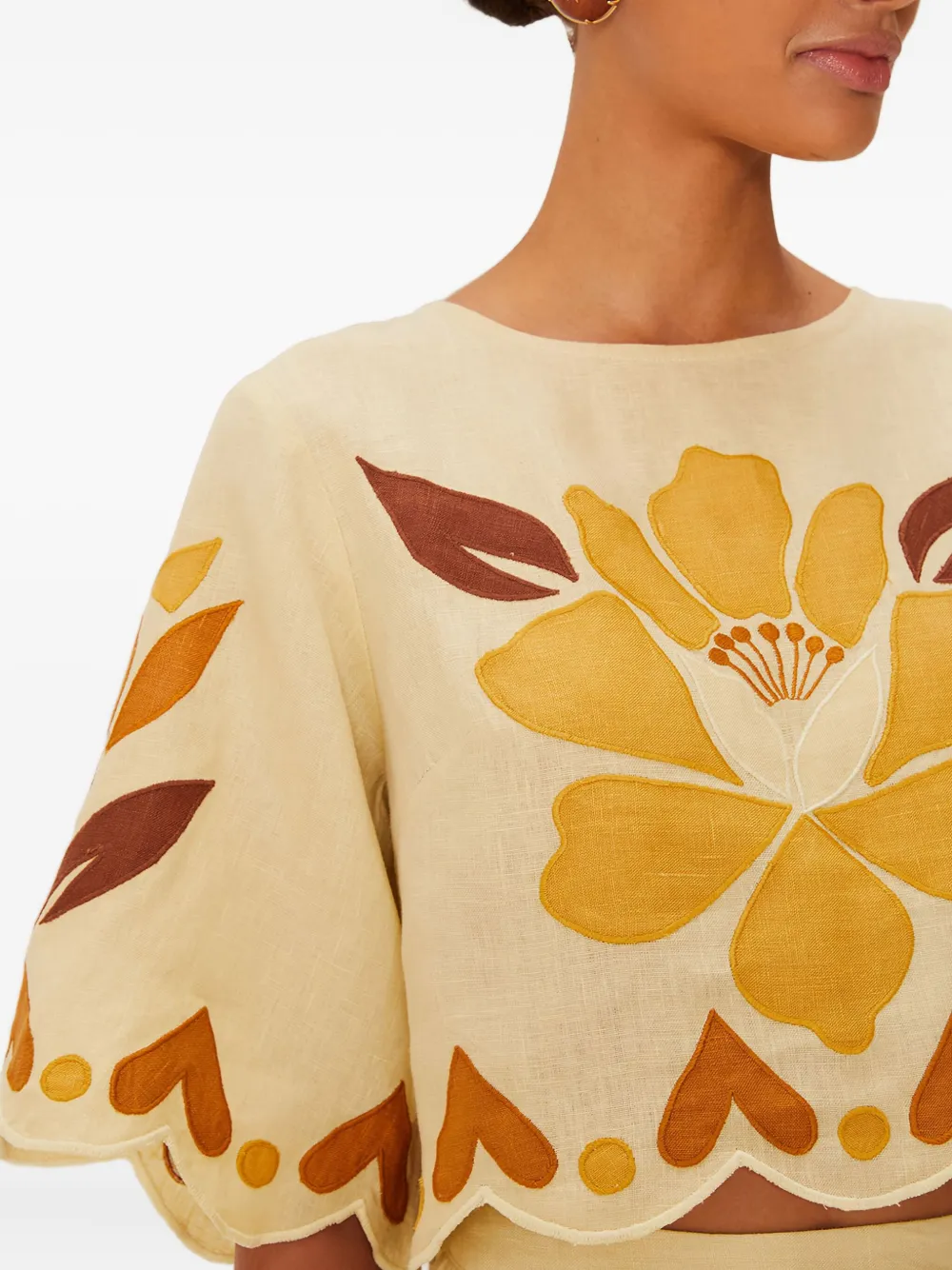 FARM Rio Gewelfde top met bloemapplicatie Beige