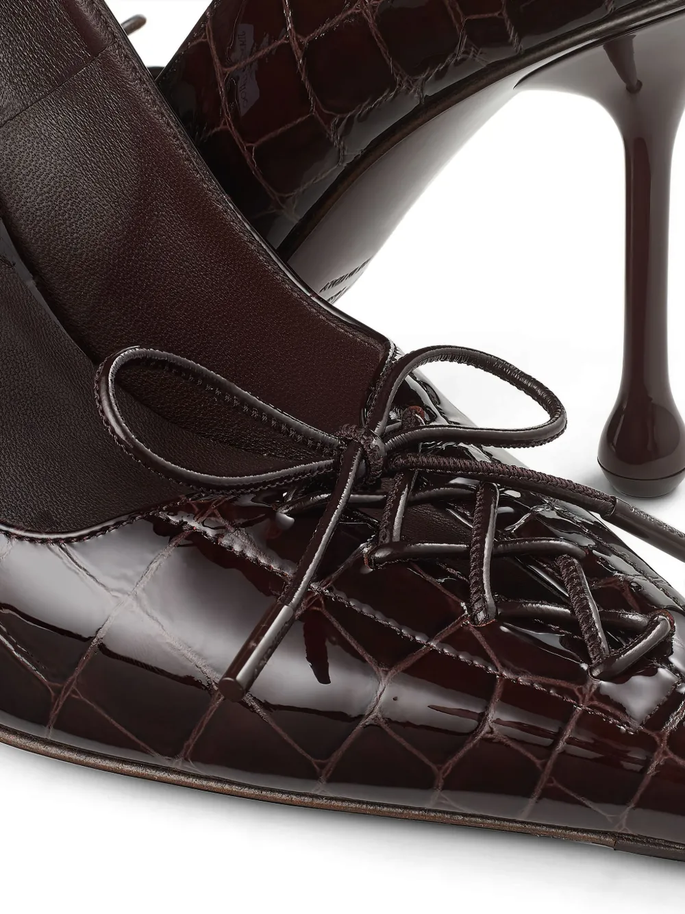 Jimmy Choo 95 mm Scarlett leren pumps met krokodillen-reliëf en strik Bruin