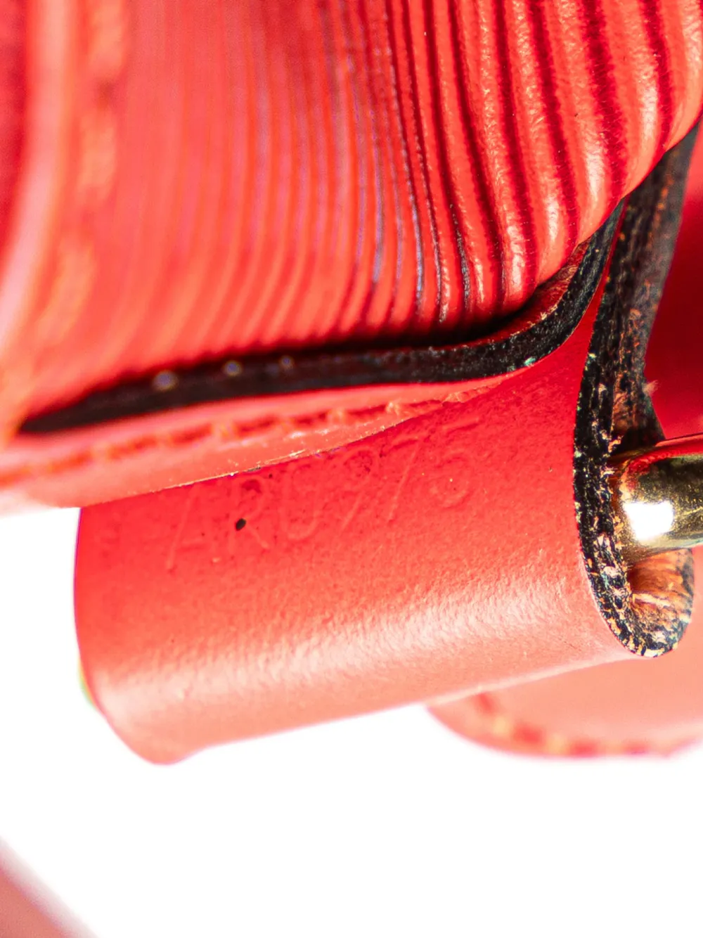 Pre-owned Louis Vuitton 1995 Epi Noe Gm Bucket Bag In Red