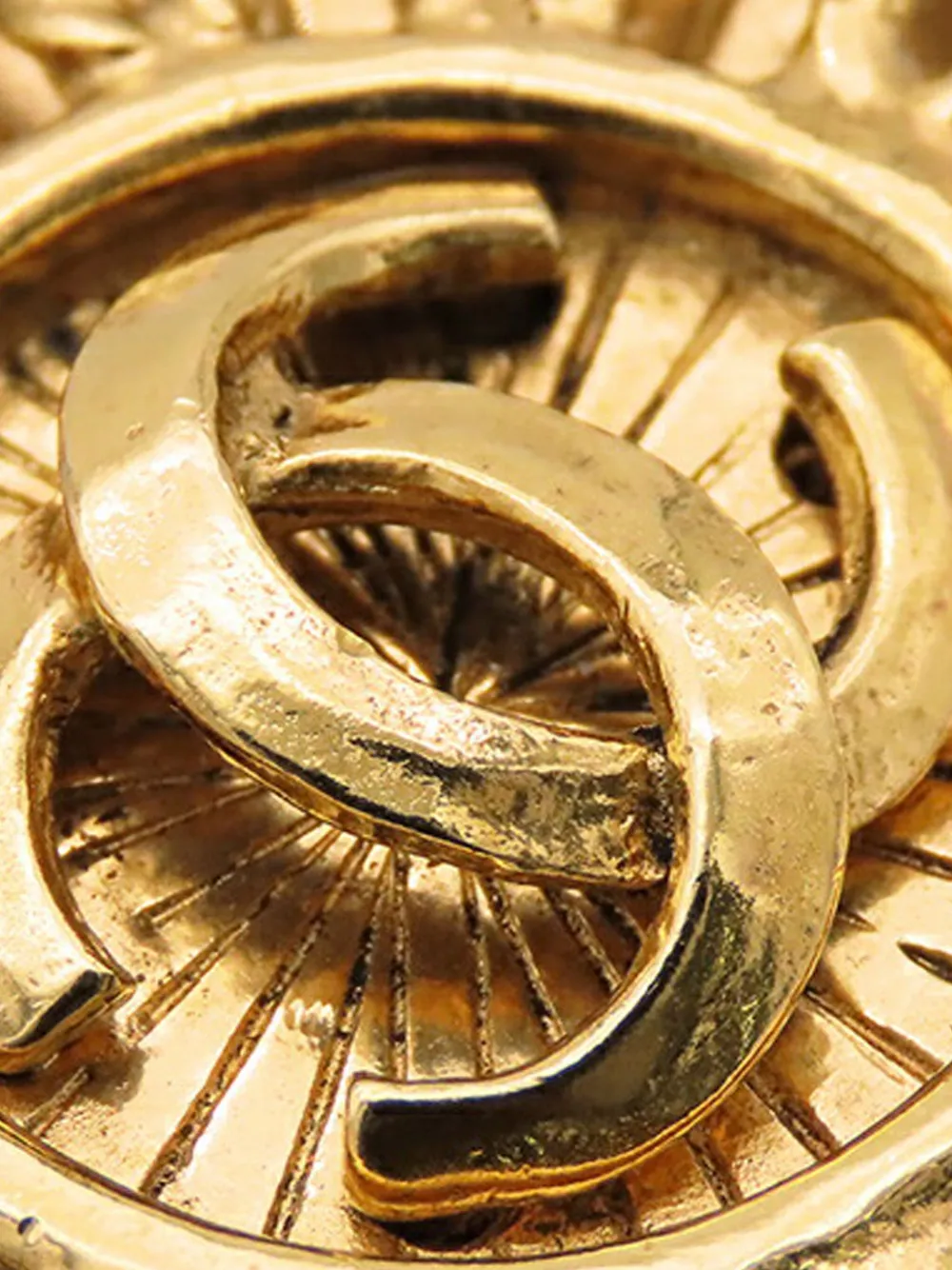 Pre-owned Chanel 1994 Cc Gold Plated Sunburst Brooch Costume Brooch