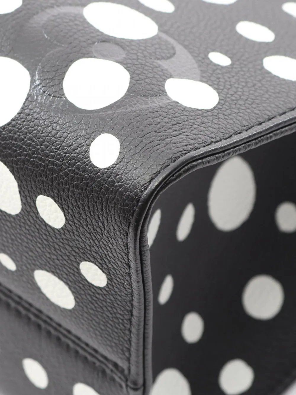 Pre-owned Louis Vuitton 2021-2025 Yayoi Kusama Monogram Giant Empreinte Onthego Mm Satchel In Black