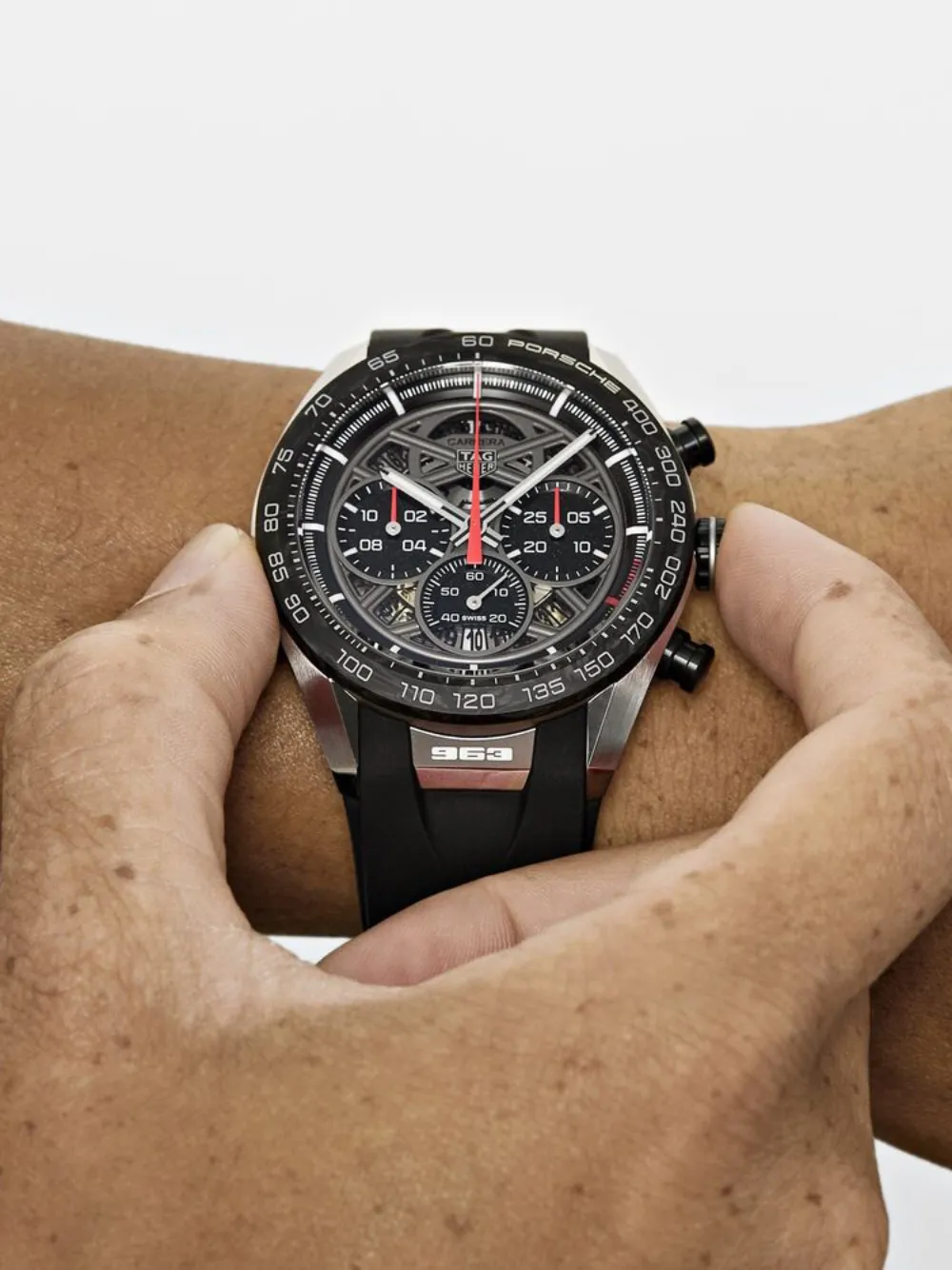 TAG Heuer reloj Carrera Chronograph de 44mm 2024 en colaboración con Porsche 963 Edición Limitada | Estilos de archivo | Image 2
