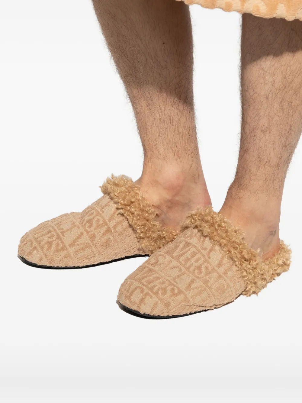 Versace Slippers met logo Beige