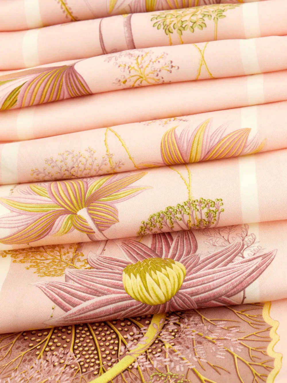 Ferragamo Water Lily printed silk scarf - Roze