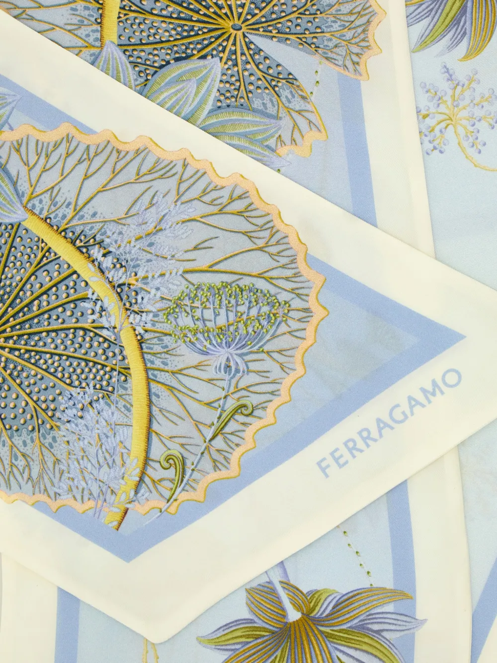Ferragamo Water Lily printed silk scarf - Blauw