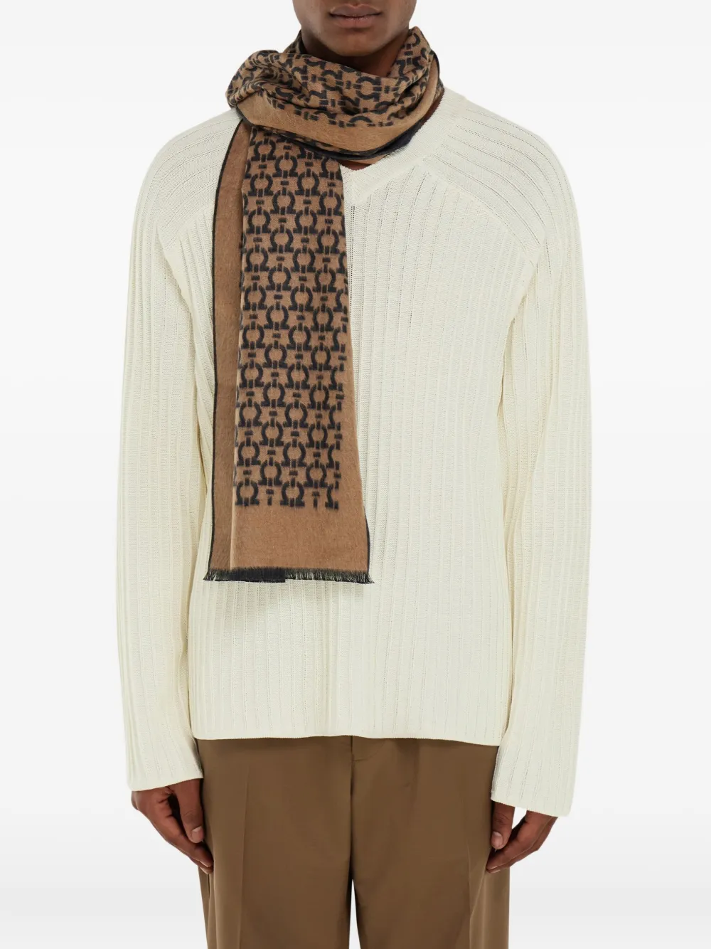 Ferragamo Zijden sjaal met Gancini-patroon Bruin