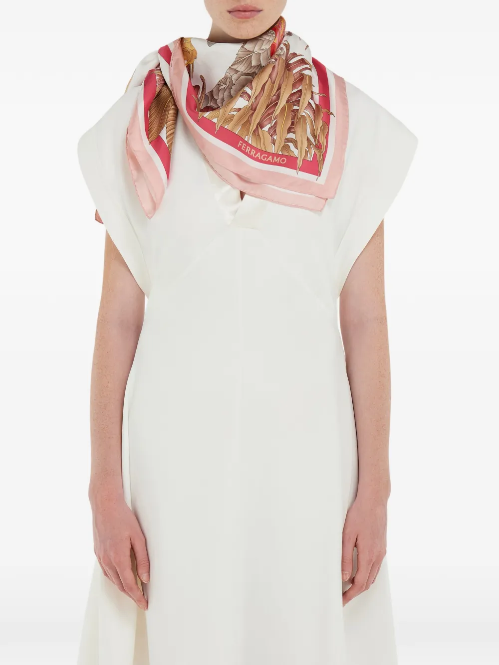 Ferragamo india-print silk scarf - Toni neutri