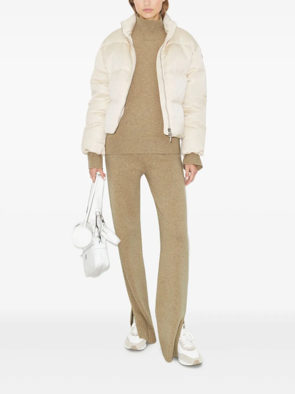 Tory Burch chamarra capitonada con monograma T | Chamarras capitonadas | Image 2