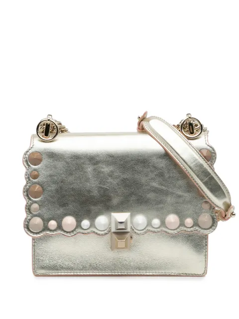 Fendi Pre-Owned lille metallisk Kan I crossbody-taske i kalveskind med takket kant og nitter fra 2010-2025