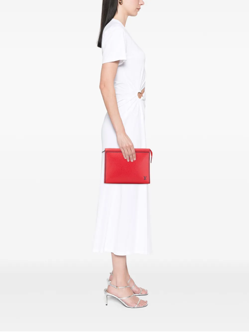 Pre-owned Louis Vuitton 2019 Taiga Pochette Voyage Mm Clutch Bag In Red