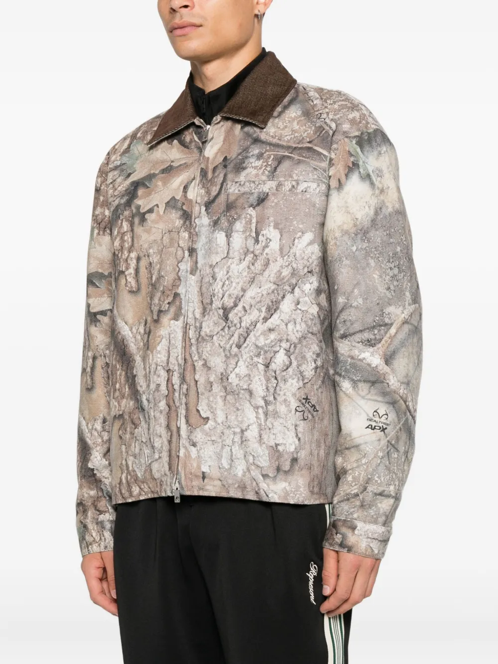 Represent Truckerjack met ribfluwelen kraag en camouflageprint Beige