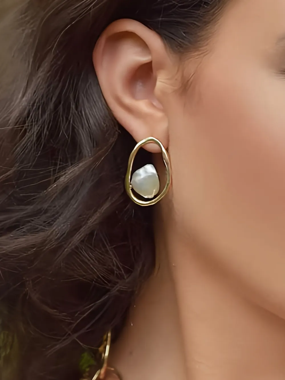ATELIER MON Grecian Goddess oorbellen met parel - Goud