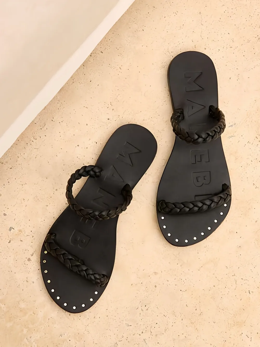 Manebi Sandalen met kralen bandjes Zwart