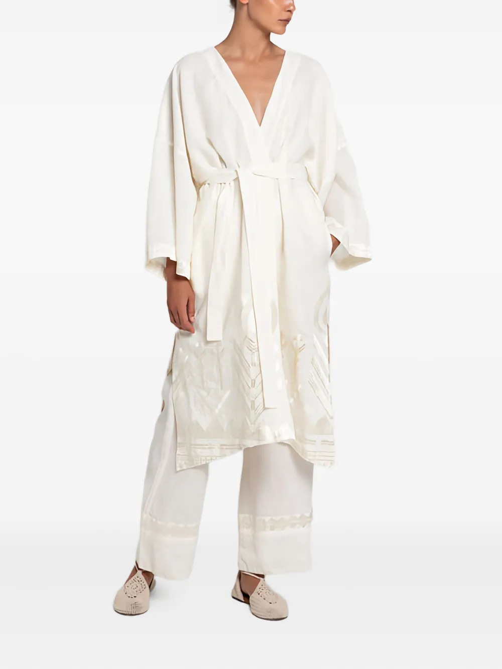 GREEK ARCHAIC KORI Feather wikkelblouse met borduurwerk en ceintuur Beige