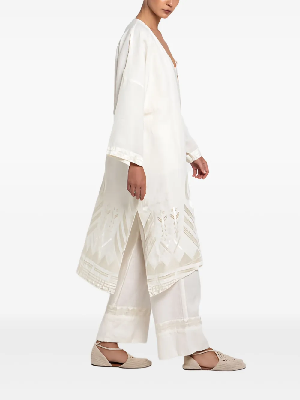 GREEK ARCHAIC KORI Feather wikkelblouse met borduurwerk en ceintuur Beige