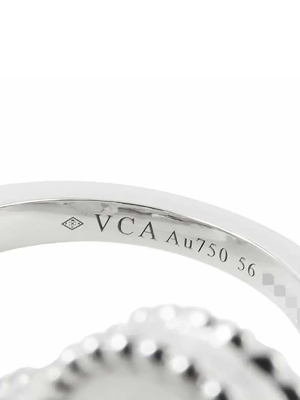 VAN CLEEF & ARPELS Pre-owned 2025 18k White Gold And Mother Of Pearl Magic Alhambra Between The Finger Ring In Silver