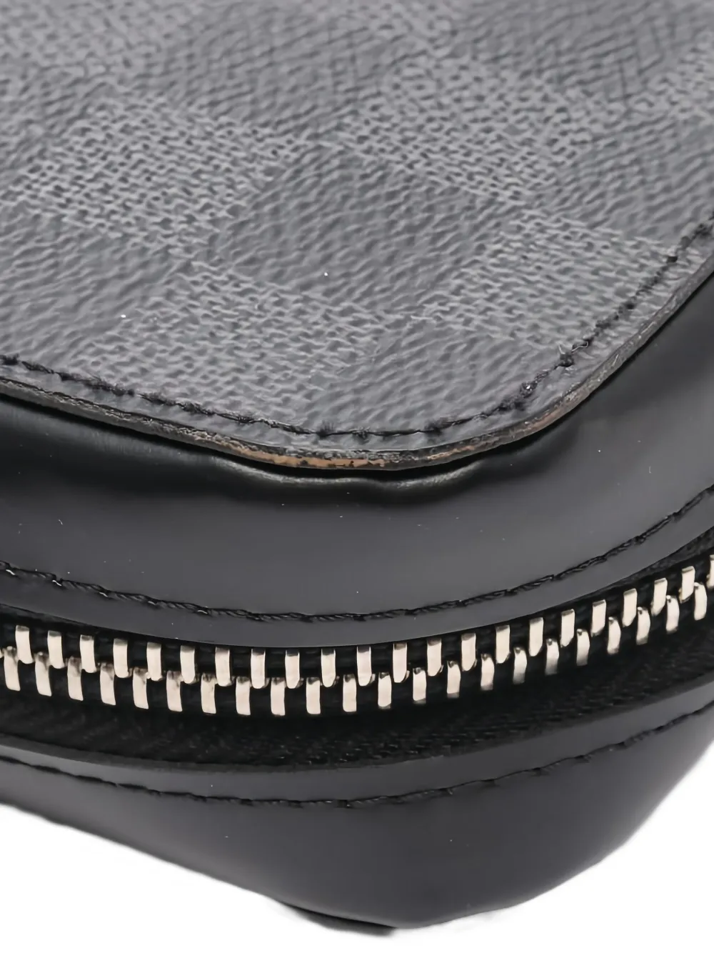 Pre-owned Louis Vuitton 2016 Xl Zippy Damier Graphite Wallet In Black