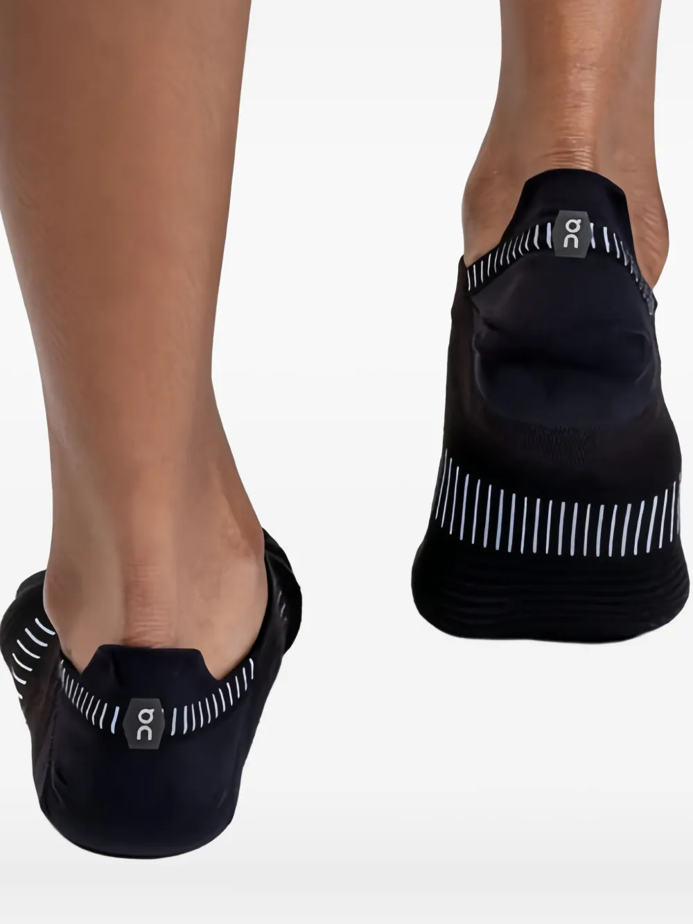 On Running Ultralight low striped socks | Image 2