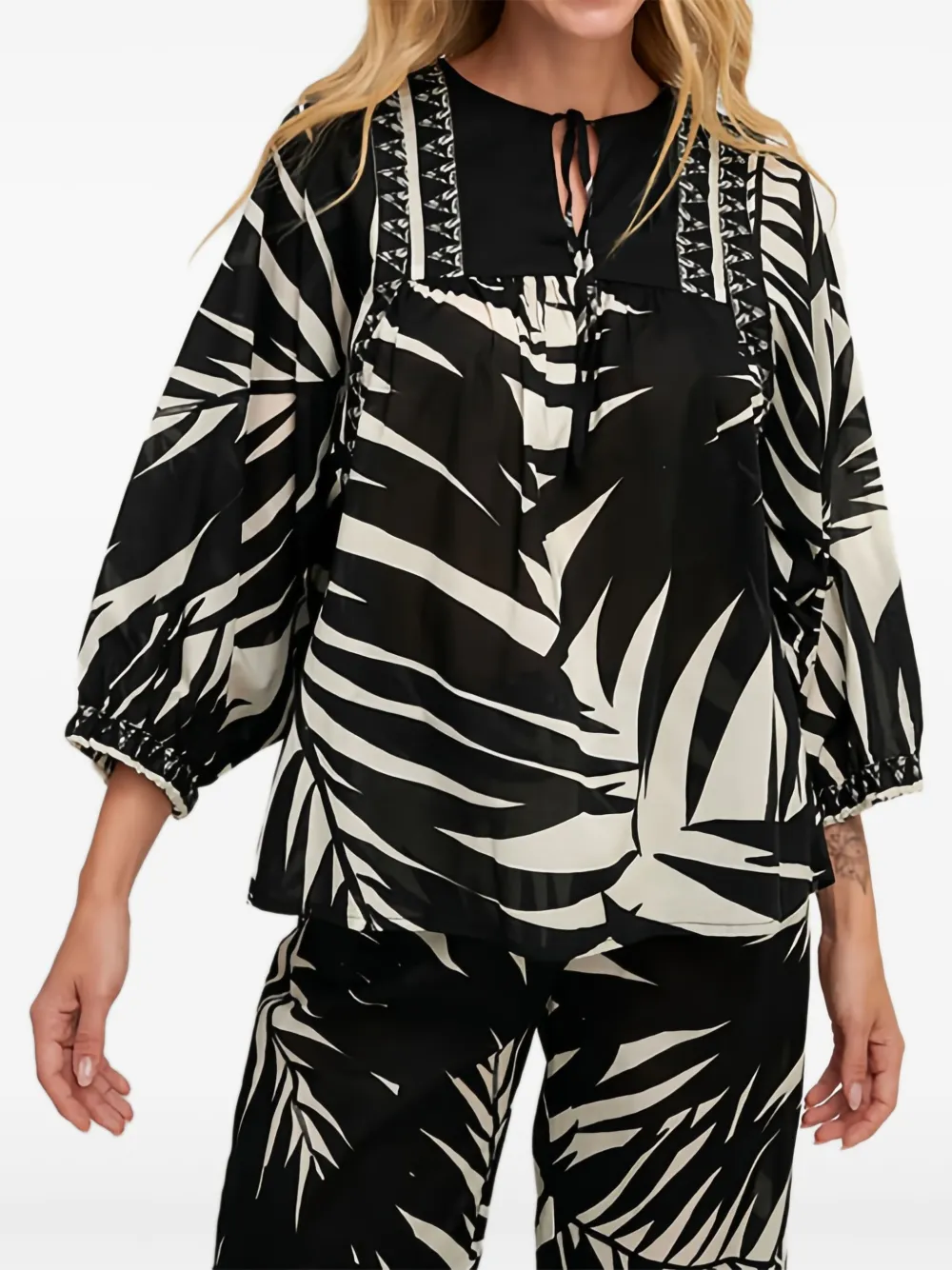 PEARL & CAVIAR Blouse met bladerprint - Zwart