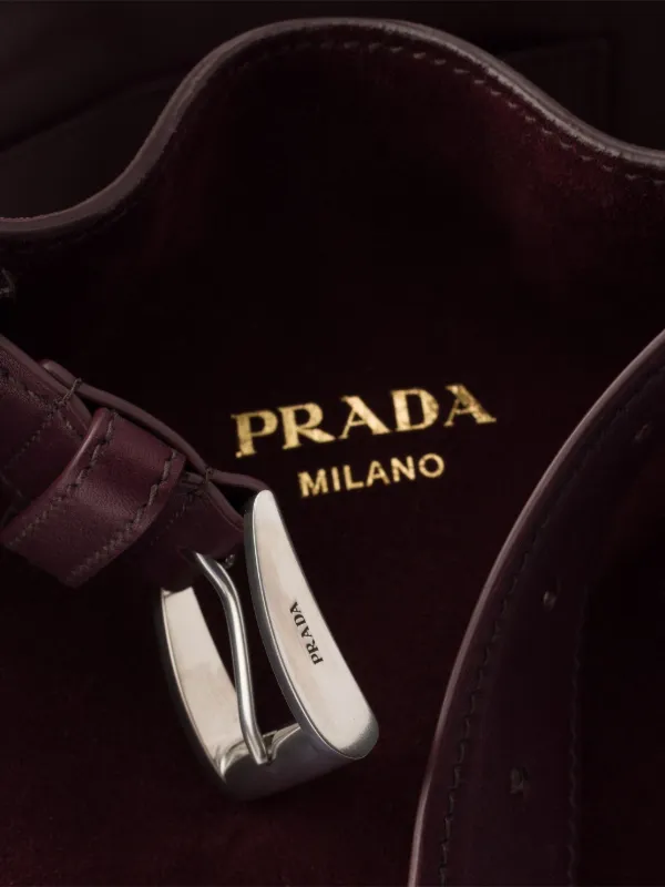 プラダ レッド スウェード ショルダーバッグ Prada スエード ショルダーバッグ | レッド | FARFETCH JP
