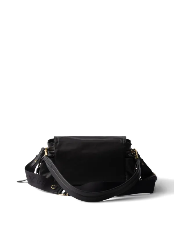 Prada エクスプローラ レザーショルダーバッグ M | ブラック | FARFETCH JP