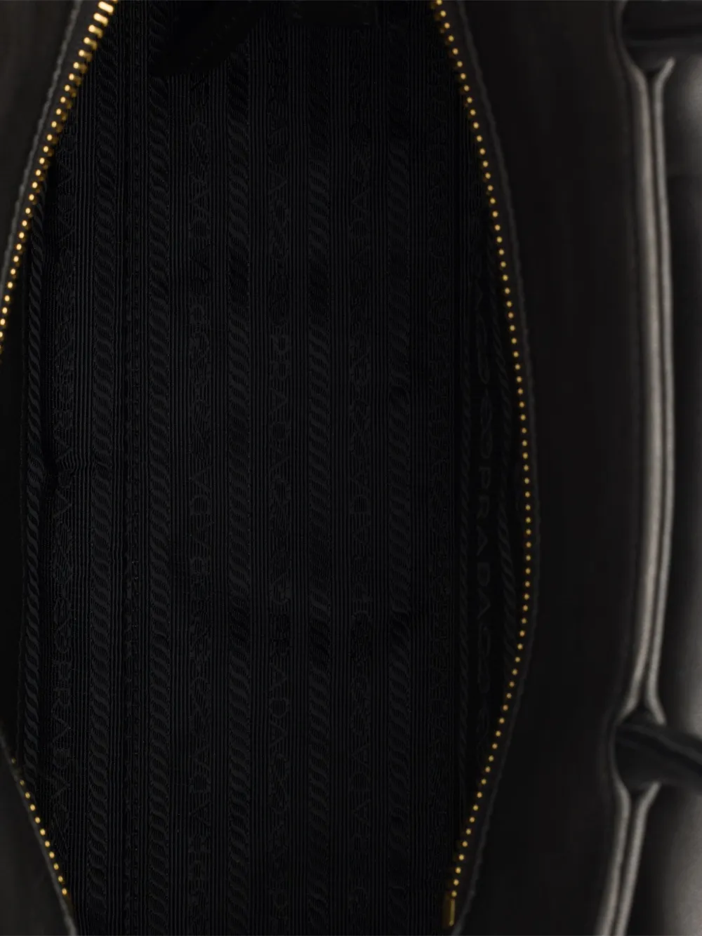 Prada Explore medium leren shopper Zwart