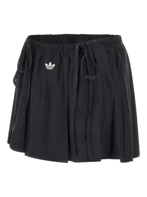adidas falda corta con pliegues y diseño elástico
