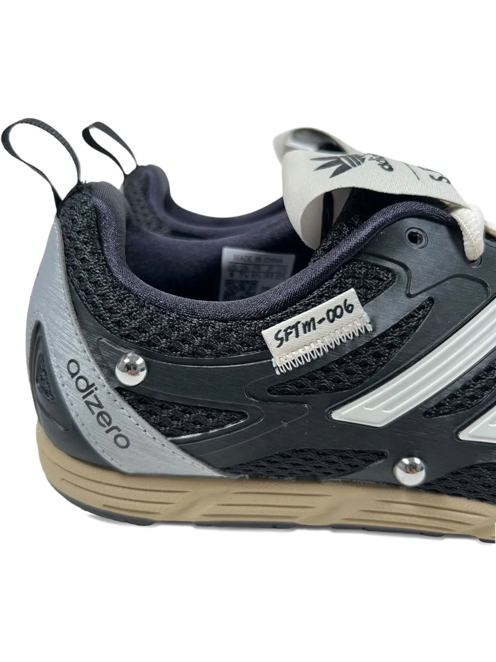 Song For The Mute x adidas Adizero PR SFTM sneakers met studs Zwart