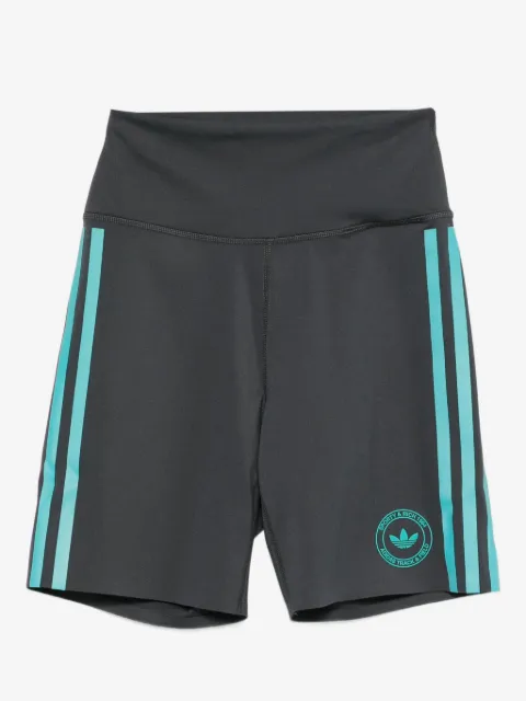 adidas shorts con tres rayas y logo