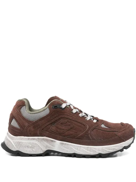 Low Classic suede sneakers
