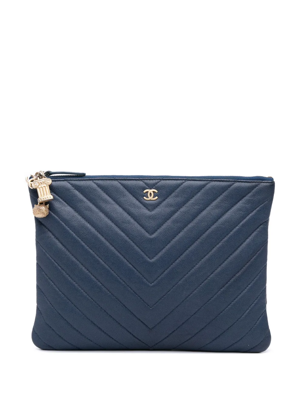 CHANEL Pre-Owned 2018 ミディアム シェブロン キャビア エンシェント グリーク チャーム O ケース クラッチバッグ CHANEL Pre-Owned 2018 ミディアム シェブロン キャビア エンシェント グリーク チャーム O ケース クラッチバッグ