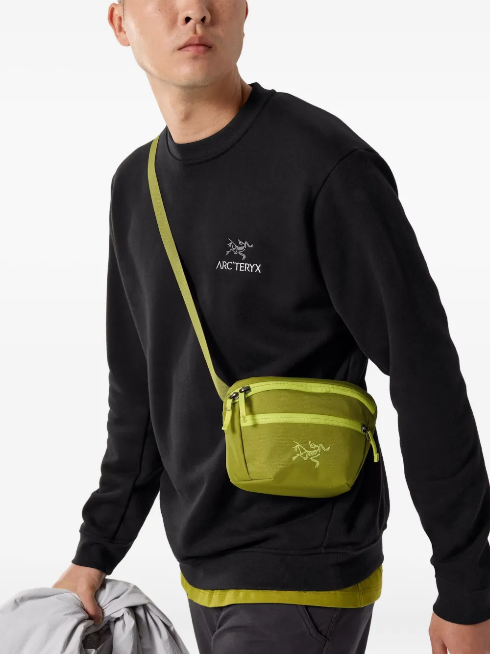 Arc'teryx Emblem Logo Crew-neck Sweatshirt In Black