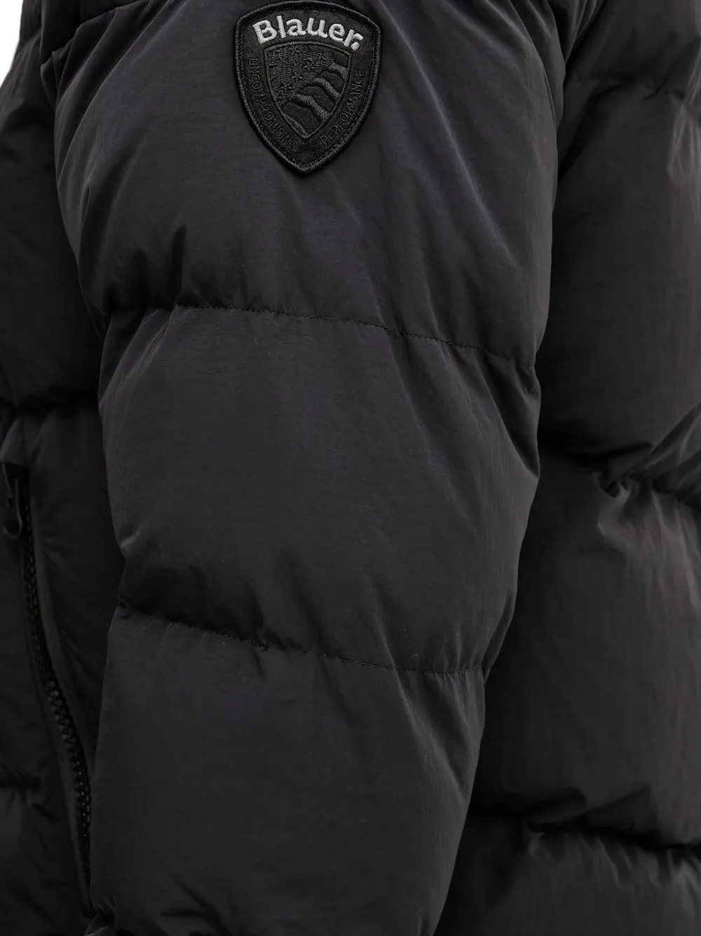 Blauer Jack met capuchon Zwart