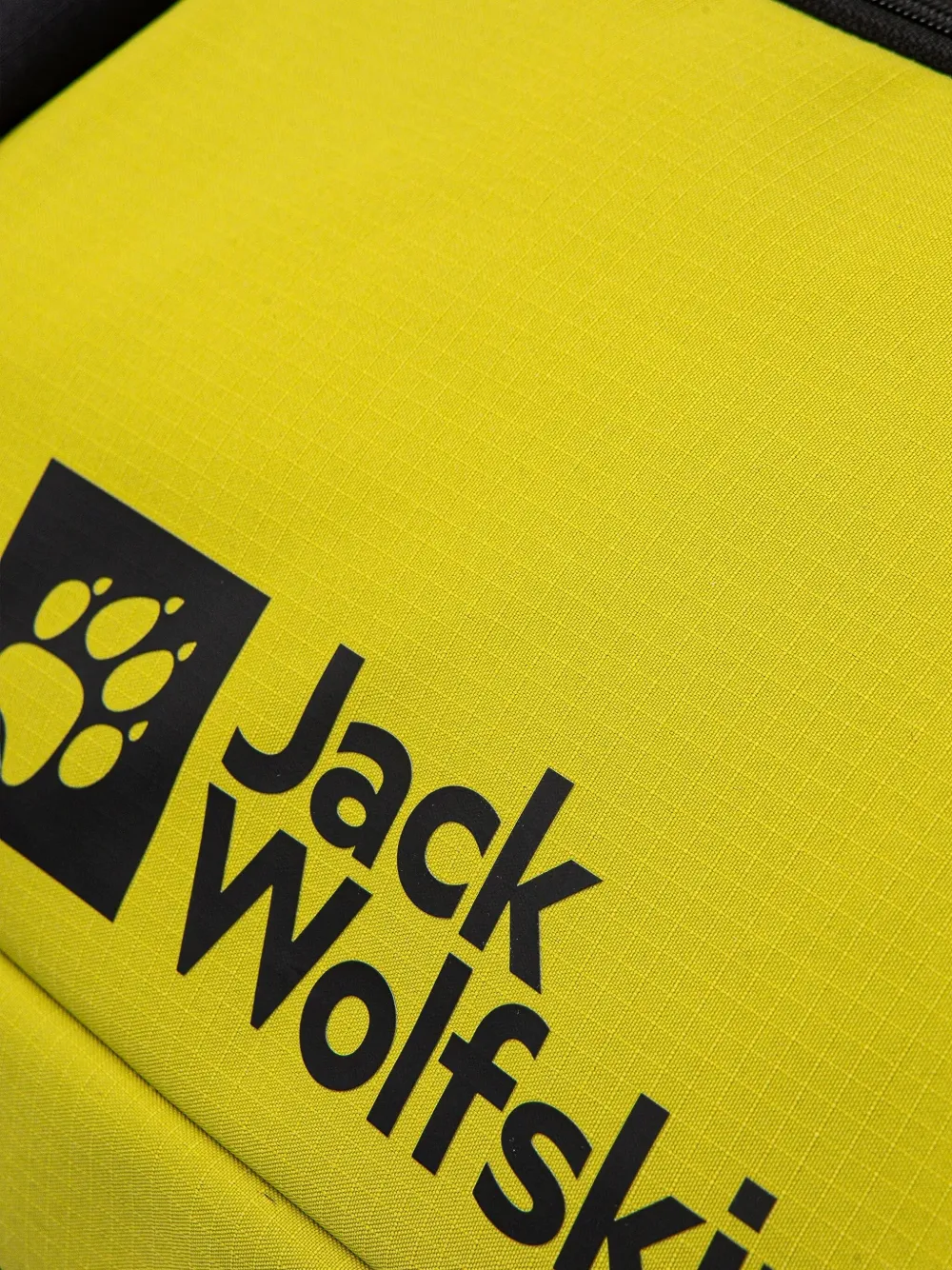 Jack Wolfskin Logo-print Backpack In Yellow