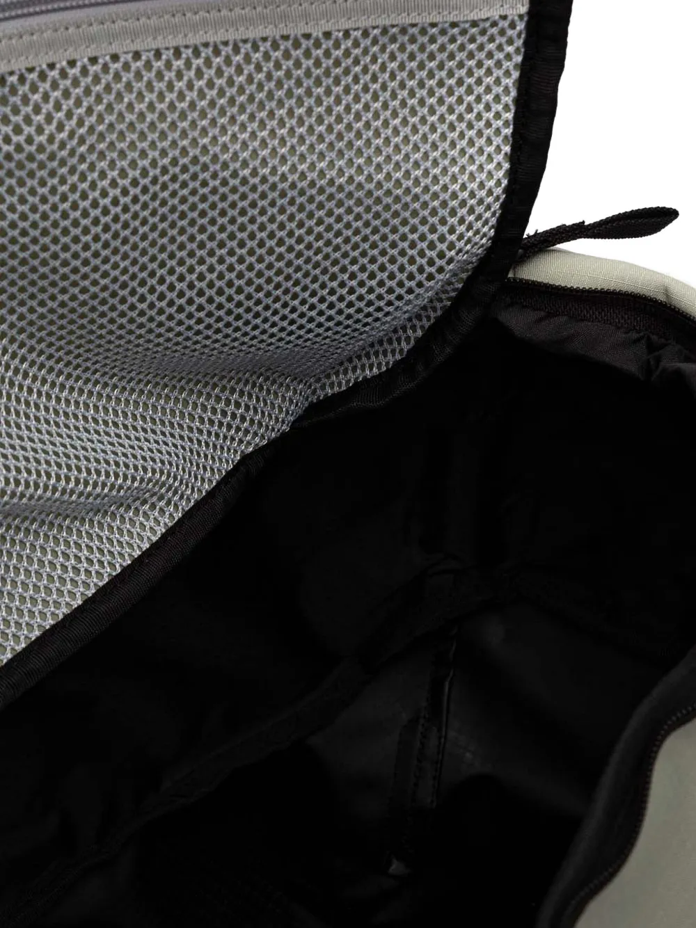 Jack Wolfskin Duffle Logo-print Luggage Bag In Gray