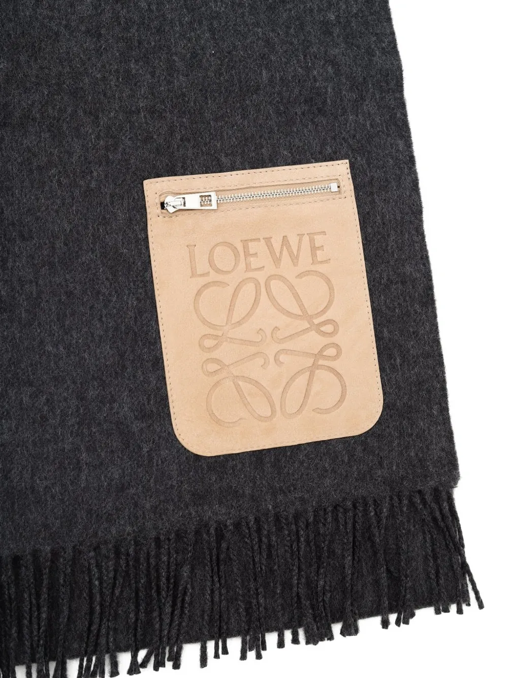 LOEWE zip-pocket fringed scarf - Grijs
