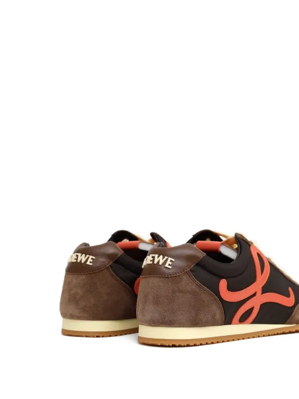 LOEWE ロゴ スニーカー | ブラウン | FARFETCH JP