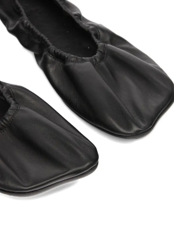 MM6 Maison Margiela ギャザーフラットシューズ | ブラック | FARFETCH JP