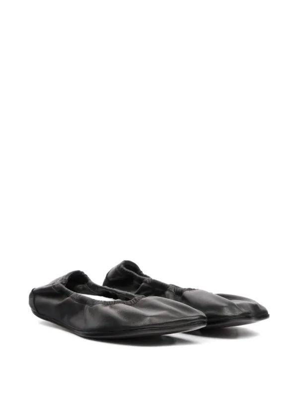 MM6 Maison Margiela ギャザーフラットシューズ | ブラック | FARFETCH JP
