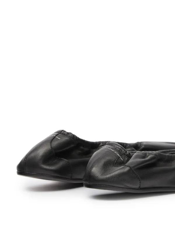 MM6 Maison Margiela ギャザーフラットシューズ | ブラック | FARFETCH JP