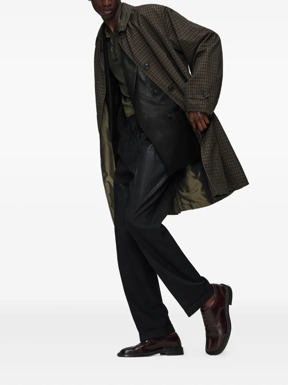 Maison Margiela pleated coated-finish trousers - Zwart