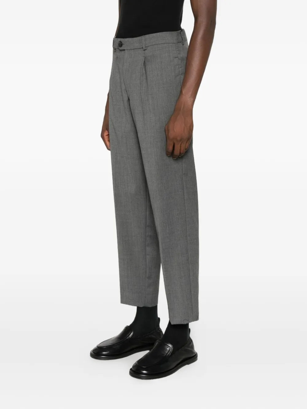 AMARÁNTO Broek met geplooide voorkant Grijs