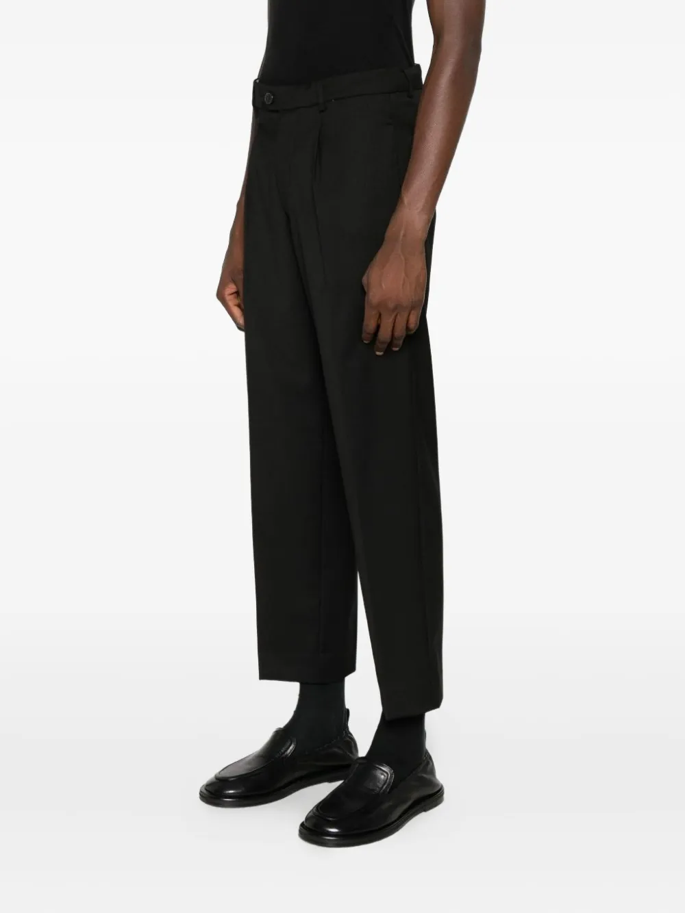 AMARÁNTO Broek met geplooide voorkant Zwart