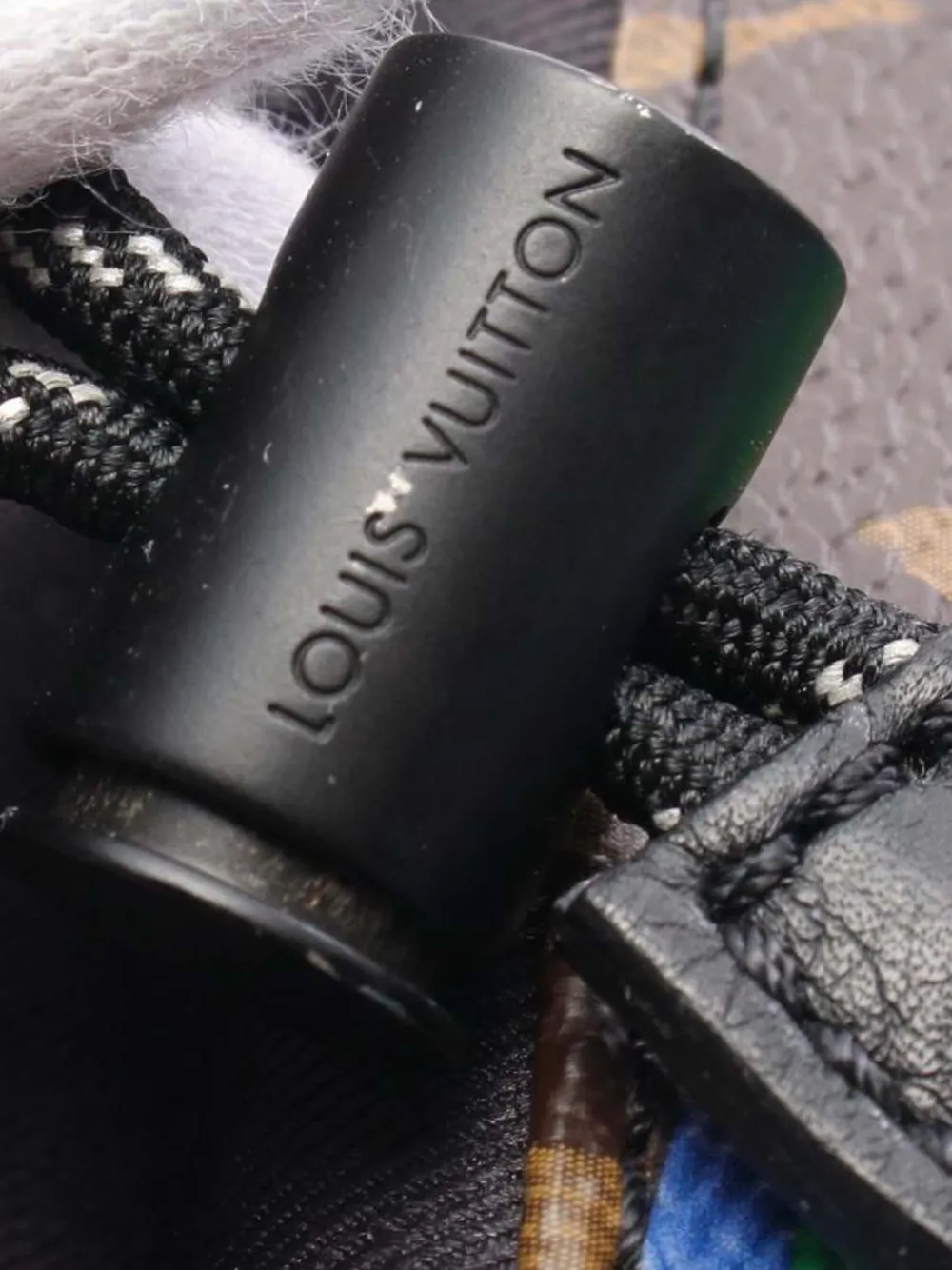 Louis Vuitton Pre-Owned Borsa a tracolla Sling Chalk con monogramma 2019 | Pre-owned | Image 2